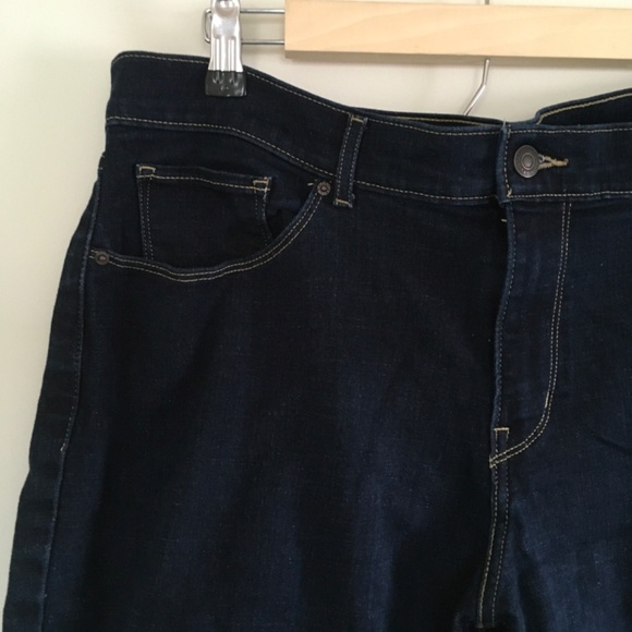 Levi’s Bermuda Shorts Dark Wash Denim Womens Sz 33 Stretch 12” Inseam Beach - Picture 2 of 15